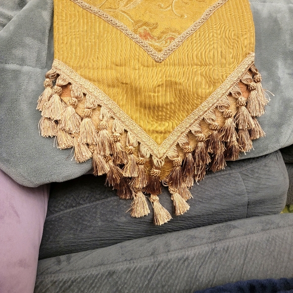 Table runner with tassels [ antique gold and brown] - Picture 2 of 5